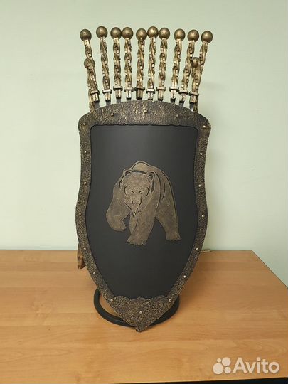 Комплект кованых шампуров с подставкой Щит