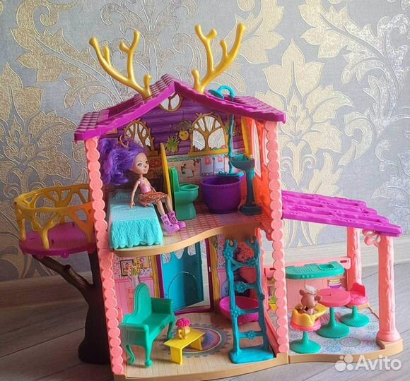 Большой кукольный домик