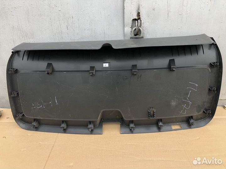 Обшивка крышки багажника Skoda Octavia A7 Scout