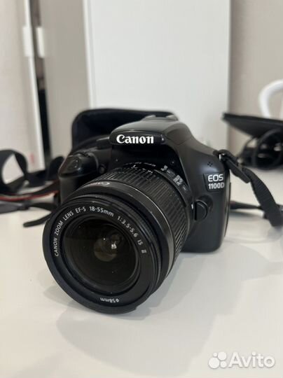 Зеркальный фотоаппарат Canon