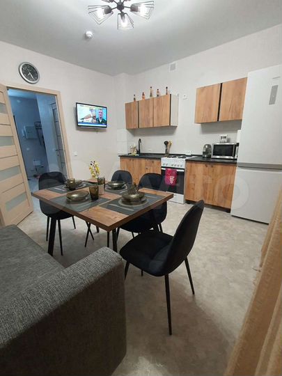 2-к. квартира, 60 м², 1/10 эт.