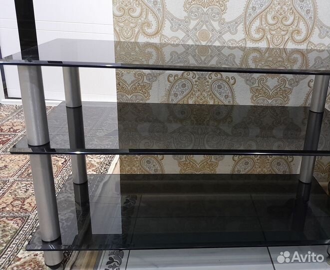 Стеклянная тумба под тв