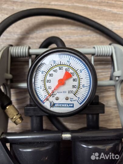 Насос автомобильный ножной с манометром