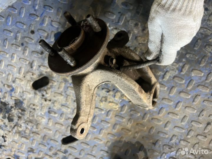 Поворотный кулак Mazda Verisa Demio