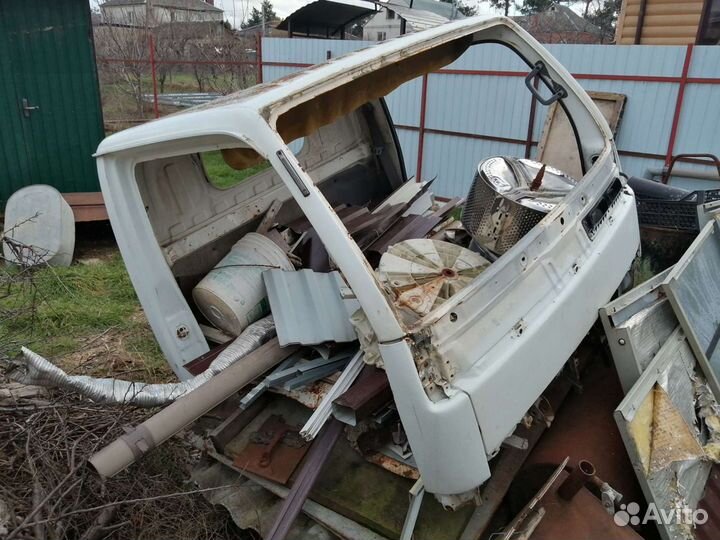 Кабина Nissan Atlas в разборе