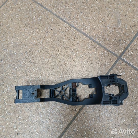 Кронштейн ручки двери Volkswagen Skoda