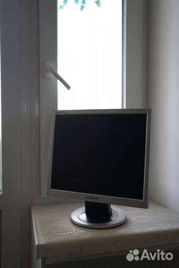 Монитор Samsung SyncMaster 710N, 1280x1024, 75 Гц