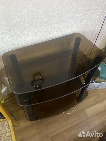 Стол стеклянный под телевизор