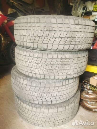 Bridgestone Blizzak DM-V1 215/60 R17