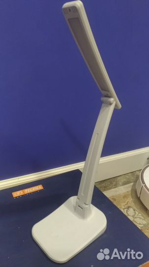 Лампа настольная светодиодная новая