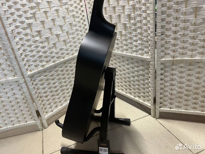 Гитара черная