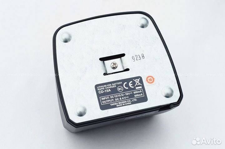 Зарядный стакан Yaesu CD-15A, оригинал