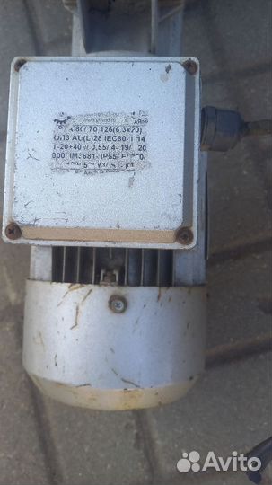 Электродвигатель с редукторами