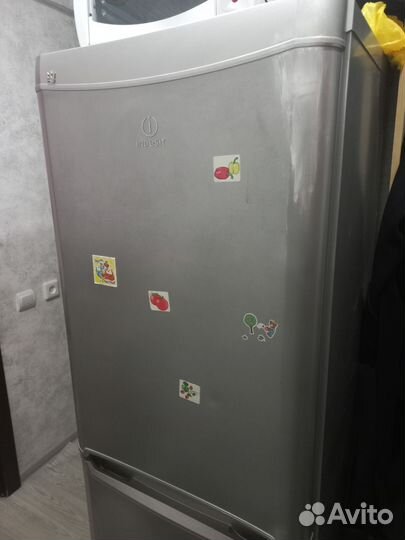 Холодильник бу Indesit