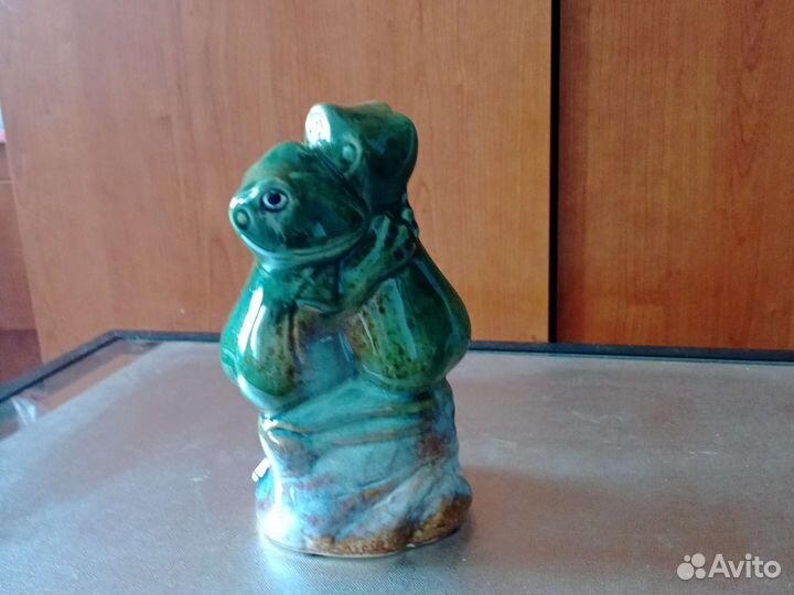 Статуэтка фарфор