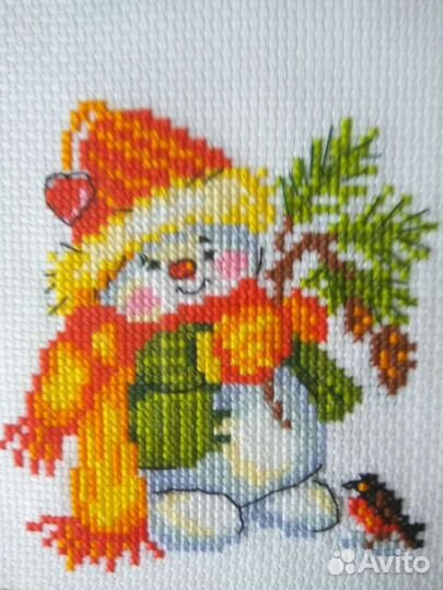Картина вышитая крестиком. Снеговик