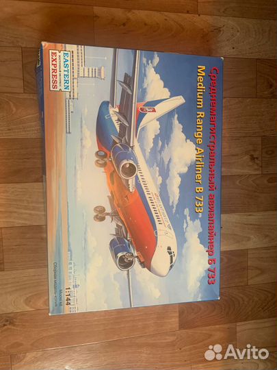 Модель самолета 1/144 Boeing 737-300