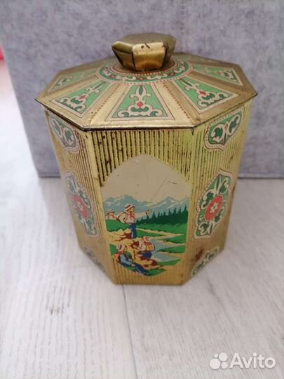 Жестяная банка из под чая