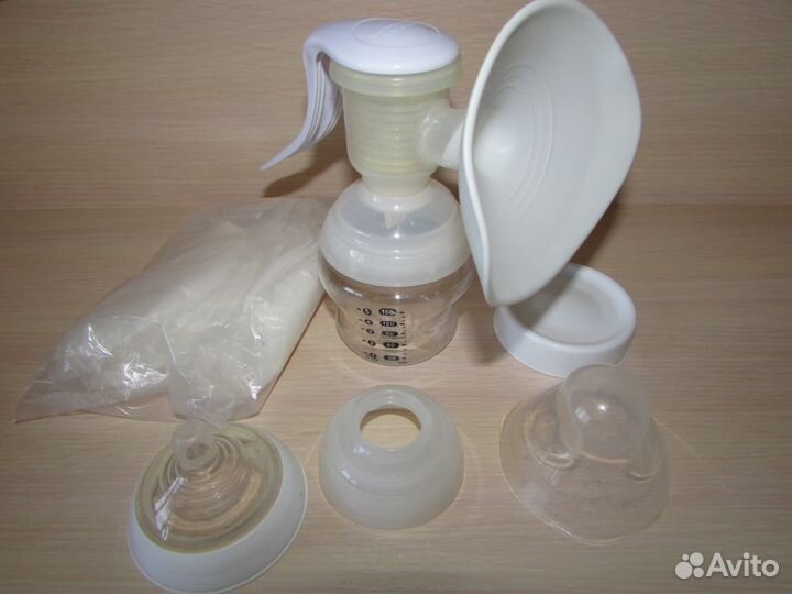 Молокоотсос Tommee Tippee и Термоконтейнер Canpol