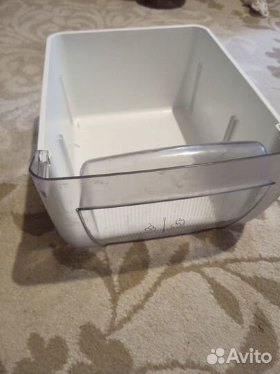 Ящики и полки холодильника аристон