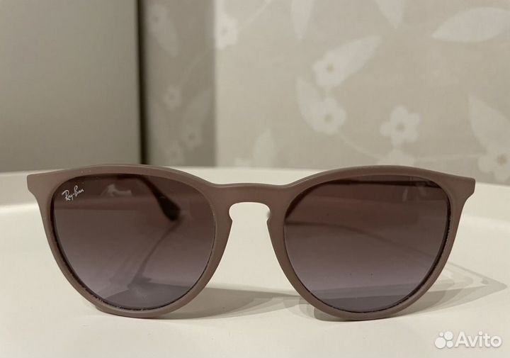 Очки солнечные Ray-Ban унисекс Erika