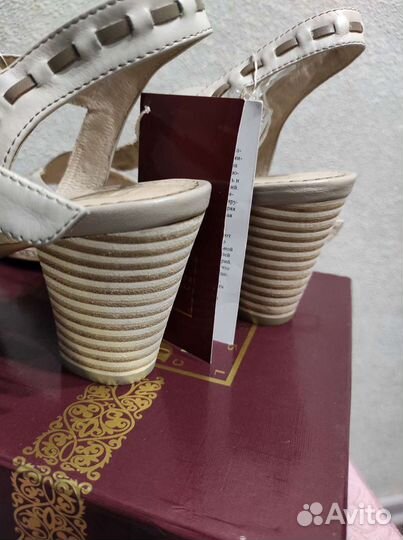 Женские новые босоножки