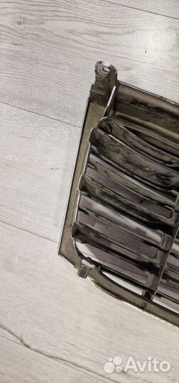 Решетка радиатора тойота Ленд Крузер