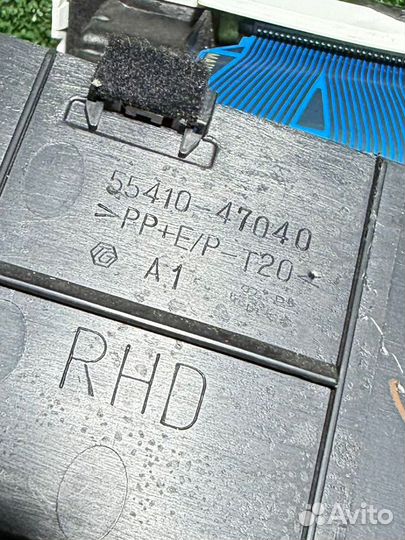 Щиток приборов (приборная панель) Toyota Prius