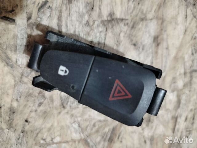 Кнопка аварийной сигнализации Renault Logan 2