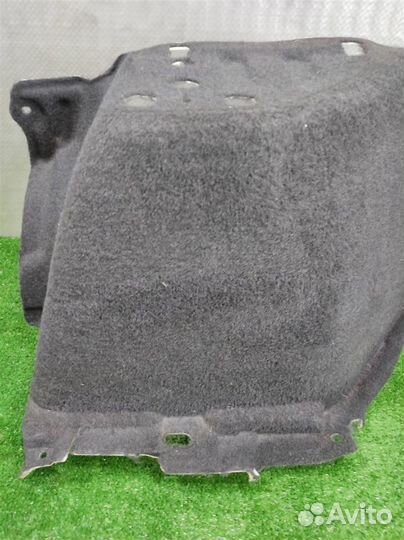 Обшивка багажника правая Lexus RX300 (MCU15) 2002