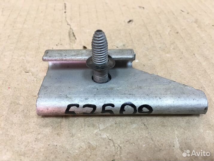 Крепление аккумулятора Renault Logan