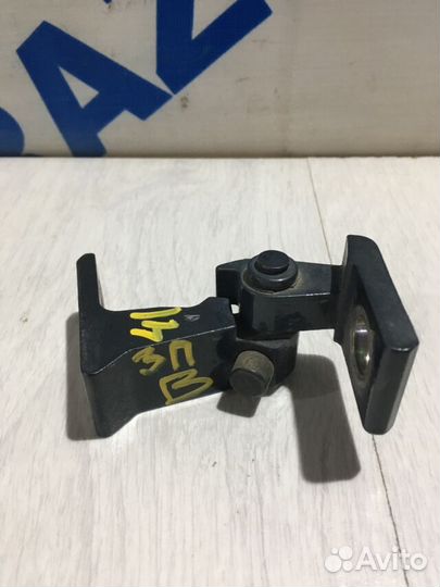 Петля двери audi A4 b8