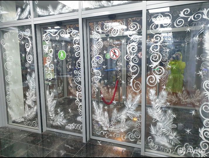 Роспись окон, стен