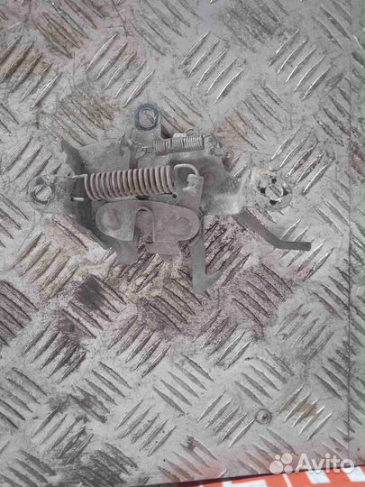 Замок капота Тойота Королла AE110