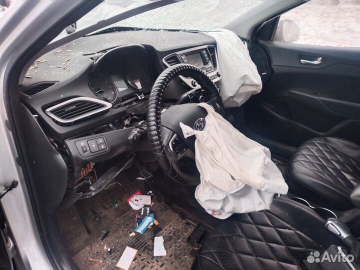 В разборе Hyundai Solaris 2