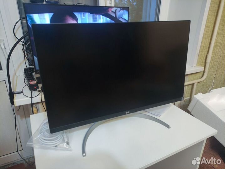 Монитор LG 27UP650-W 4K 27