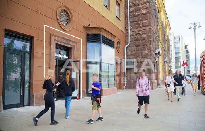 14,9 м2/ Аренда торгового помещения на Тверской