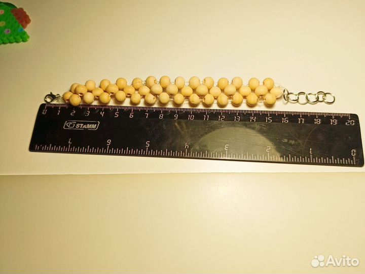 Браслет ручной работы из бисера