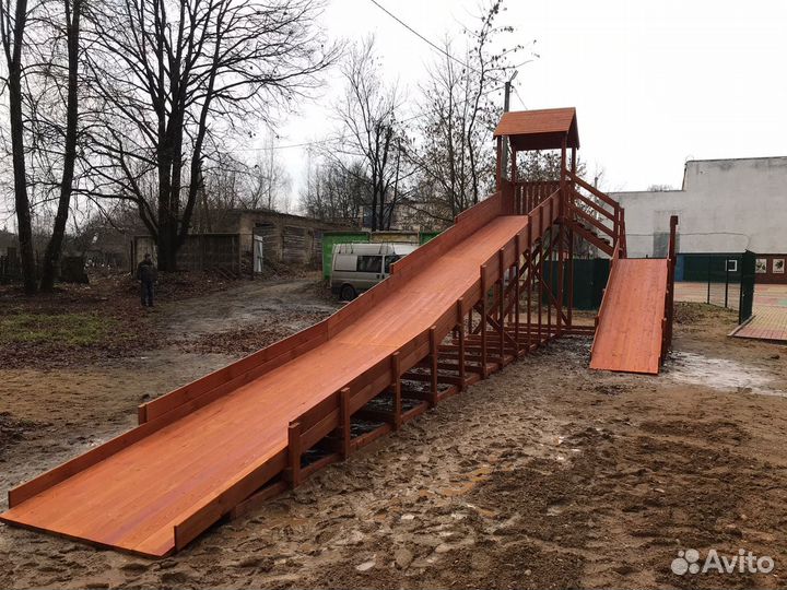 Зимняя горка, деревянная горка