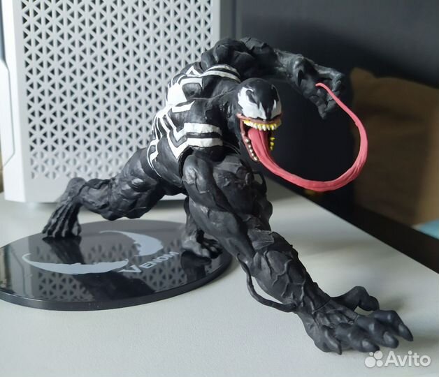 Фигурка Веном