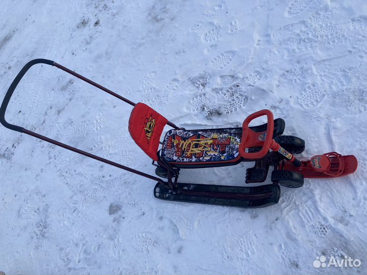 Снегокат с ручкой и колесами