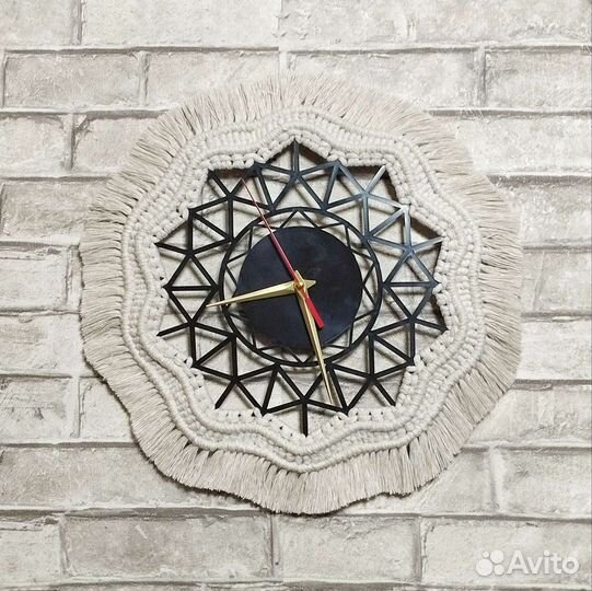 Часы в рамке Макраме