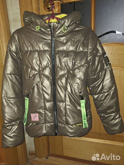 Продам куртку на девочку