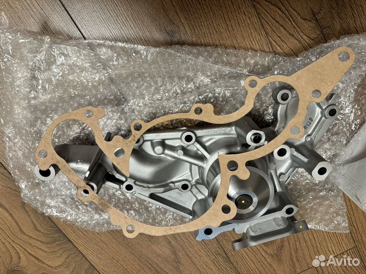 Помпа на двигатель 1uz