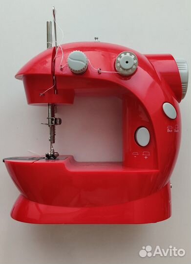 Швейная машинка Помощница