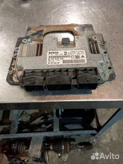 Блок управления двигателем Peugeot 307, NFU 1.6