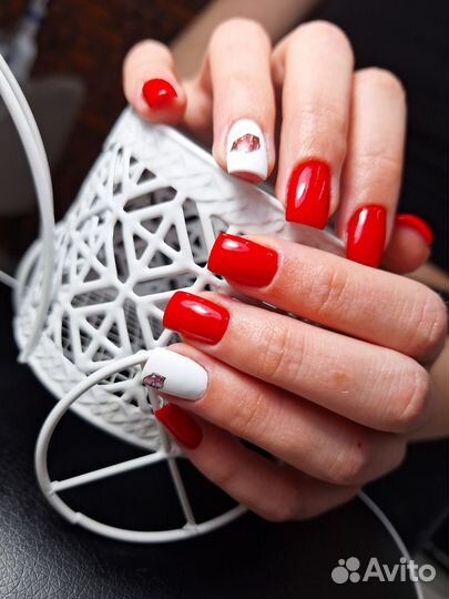 Маникюр с покрытием гель-лаком
