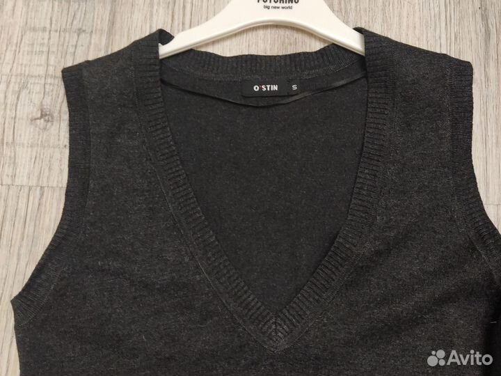 Жилетки тёмно-серого и чёрного цвета 44 размер