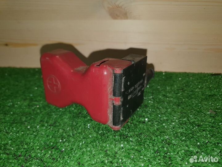 Клемма аккумулятора Nissan Tino V10