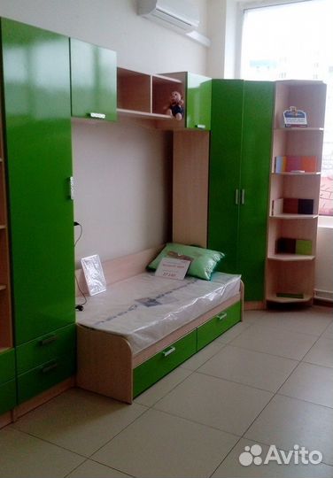 Шкафы и кровать